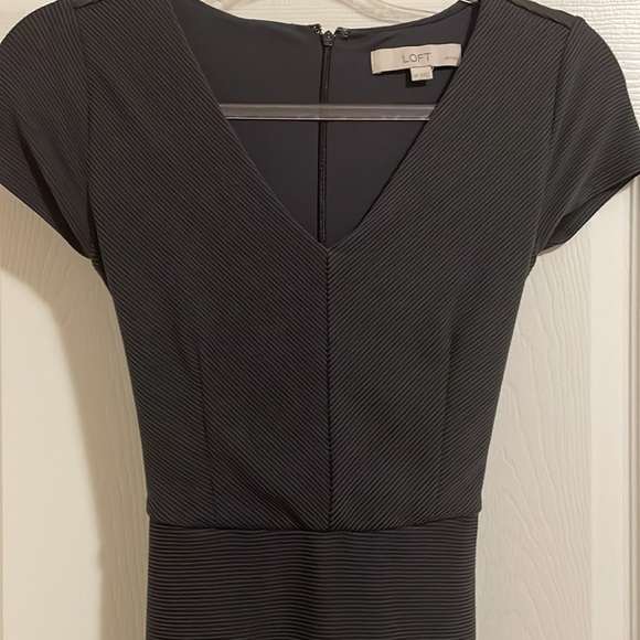 🎀EUC Loft dress size 4p 227 - Picture 2 of 5